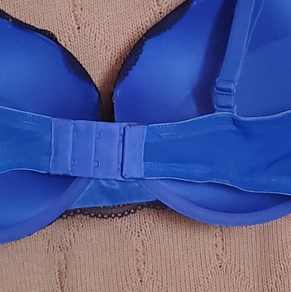 Sexy Lasenza Bra - Picture 3 of 4